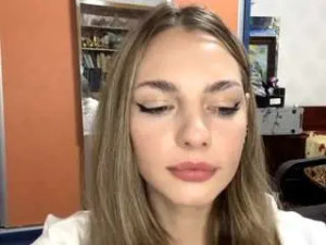 Play this uncut video titled Rozannebarrott Cam porn model from camsoda