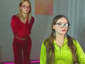 Play this full video of Strawberryglow Cam porn model from chaturbate