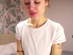 View the uncut video named Sheroncrossland Cam porn model from chaturbate