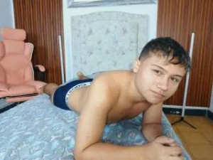 Play this complete movie titled ConPasion, male