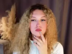 Enjoy watching the complete scene named Sueholt Cam porn model from chaturbate