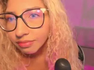 Enjoy watching complete clip titled Itsroxyrose Cam porn model from camsoda