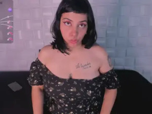 Enjoy watching this complete video of EmilySantoss Cam porn model from cam4