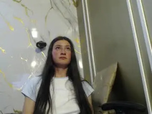 View HD video of Caritoluna_ Cam porn model from chaturbate