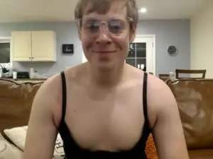 View the uncut video called bittyboiii, trans