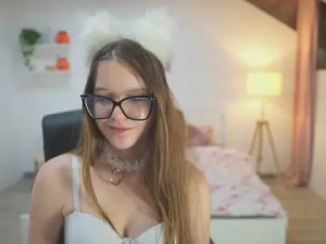 Stream the uncensored clip called Lisa_mccoy_ Cam porn model from cam4