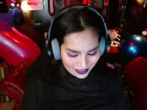 View this complete video called Kureijihentai Cam porn model from bongacams