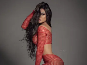 Watch this complete scene of AnnaLeonn, 26 years old, brown hair trans