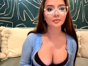 Watch this full video named Nikkysnoww Cam porn model from chaturbate