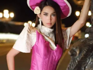 Watch the uncut clip called ParisMillion, 20 years old, trans