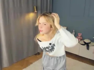 Play full scene of Peach1nlove Cam porn model from chaturbate