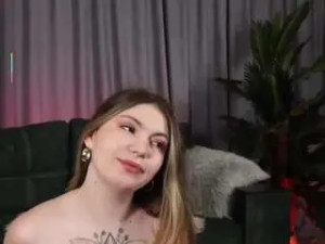 Play complete scene of Saracoupsy Cam porn model from camsoda