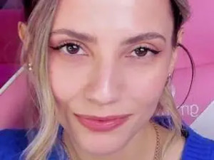 Watch the complete clip of Ameliaeili Cam porn model from camsoda