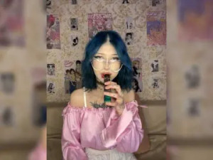 View this complete movie named Wedmochka Cam porn model from bongacams