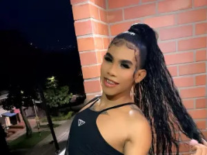 Play full scene called SabrinaElvis, 20 years old, brunette hair trans