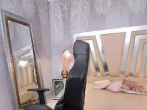 Enjoy watching the uncut clip called Tinni_rosse Cam porn model from chaturbate