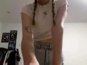 Enjoy watching the full clip titled Veronicacanwell Cam porn model from camsoda