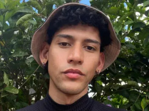 Play uncut video titled LucaLewis, 21 years old, brown hair male