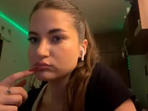 Stream the uncut clip of Angeliahilaire Cam porn model from chaturbate