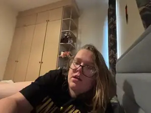 Play the uncut scene of Scarletcum22 Cam porn model from stripchat