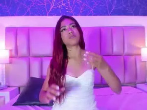 View this HD clip of Bellablazze Cam porn model from chaturbate