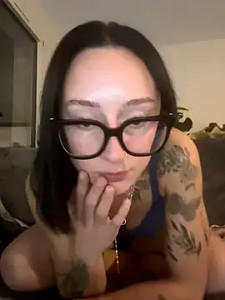 Watch complete clip of Honeymalou Cam porn model from stripchat