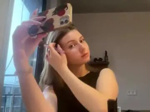 Play uncensored scene called Merlesien Cam porn model from chaturbate