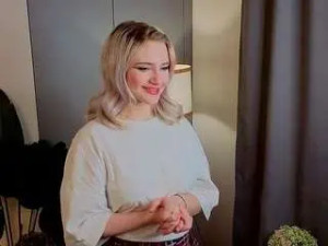 Stream the complete scene of Crystaduesterback Cam porn model from camsoda