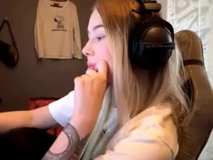 Stream this uncut movie titled Yolondaillovsky Cam porn model from chaturbate