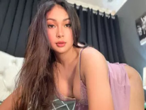 Watch the uncut clip named SaucyMia, 25 years old, brunette hair trans