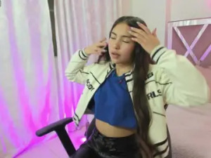 Enjoy watching the complete clip of Isabela-tay Cam porn model from bongacams