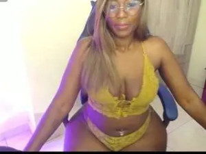 Stream the complete movie named Moniquelamour Cam porn model from camsoda