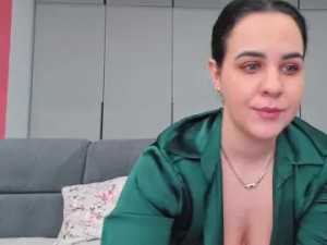 Play complete movie titled OliviaRose05 Cam porn model from bongacams