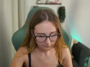 View this HD video of Glossybabe Cam porn model from camsoda