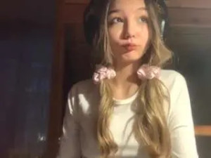 Play this uncut clip of Catalinaandersen Cam porn model from camsoda