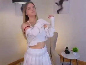 Stream this full scene of Alyshahermenau Cam porn model from camsoda