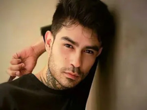 View this uncensored scene called StefanoEverett, 30 years old, brunette hair male