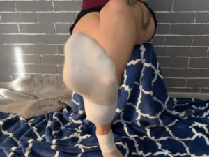 Enjoy watching the full clip named Fox-Paws Cam porn model from bongacams