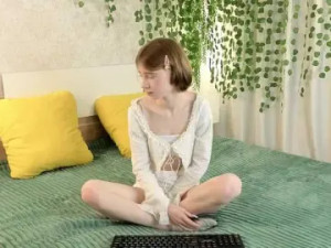 Play hardcore clip of ViollaDream Cam porn model from bongacams