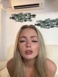 Play full scene titled Valentinaqueen1 Cam porn model from cam4