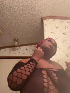 Play the HD movie of JuiccyyyBaby Cam porn model from cam4