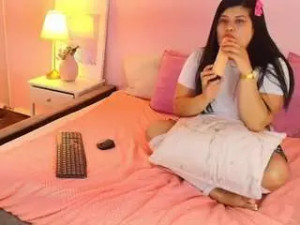 Play this uncut video named Madiwalkr Cam porn model from camsoda