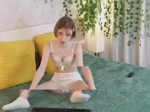 Watch the uncut movie called ViollaBoom Cam porn model from cam4