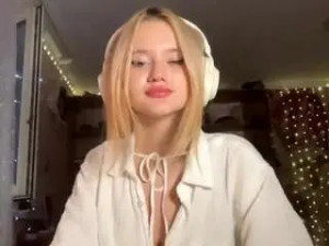 Enjoy watching full clip of Veliaroyals Cam porn model from camsoda