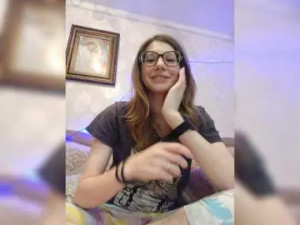 Watch uncut movie of KittyMiracle Cam porn model from bongacams