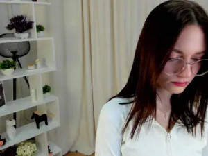 Play full clip of AidaLingafelt Cam porn model from cam4