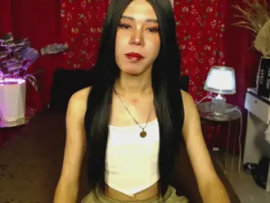 Play this complete scene called Lucresiaxxx, 29 years old, trans