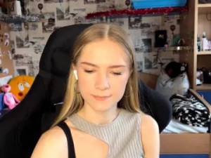 Play full clip named LuveniaMalena Cam porn model from bongacams