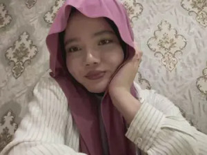 Play the hardcore clip titled JonniePinzone Cam porn model from cam4