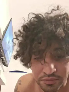 Play this uncut clip of Ylias99, 26 years old, male